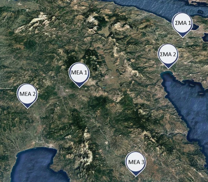 Δορυφορικός χάρτης της Πελοποννήσου με τις θέσεις των τριών μονάδων επεξεργασίας και των δύο σταθμών μεταφόρτωσης.